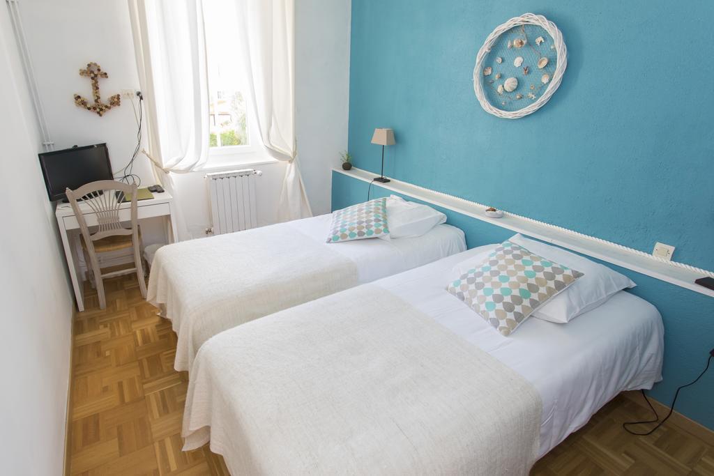 Auberge De La Cauquiere Le Beausset Esterno foto